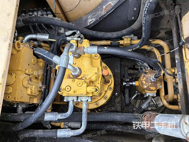 回转马达和主控阀（整机外观）