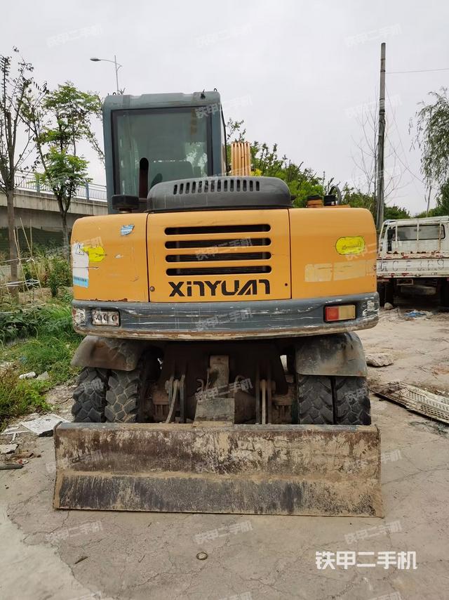 驾驶室顶部（整机外观）