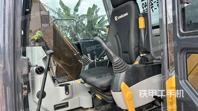 驾驶室整体（整机外观）