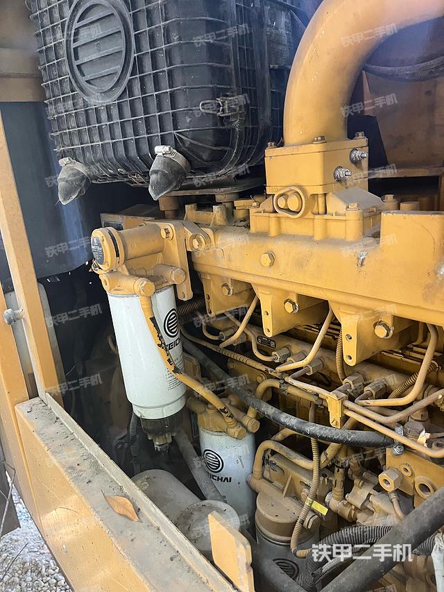 发动机左侧（整机外观及大件）