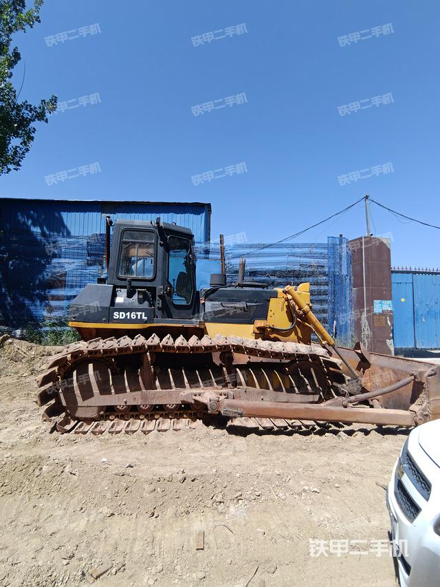 整机左侧（设备外观及核心部件）