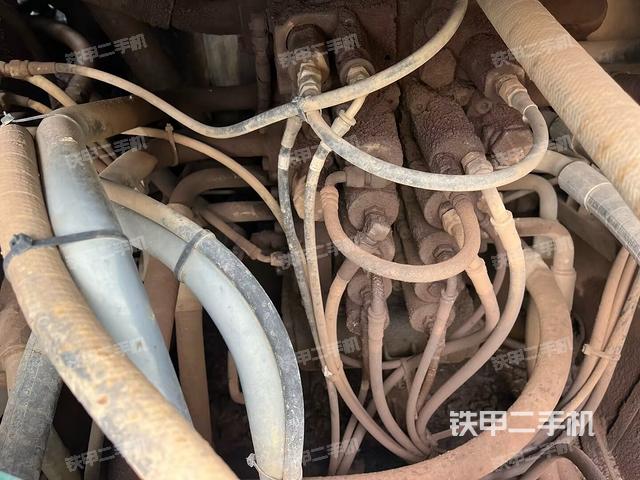 回转马达和主控阀（整机外观）