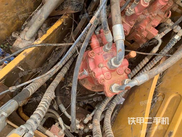 回转马达和主控阀（整机外观）