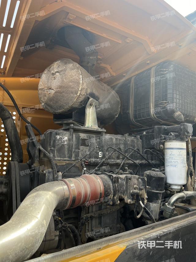 发动机左侧（整机外观及大件）