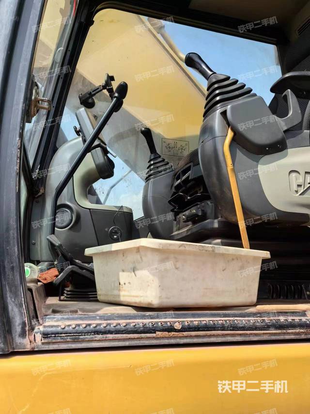 驾驶室整体（整机外观）