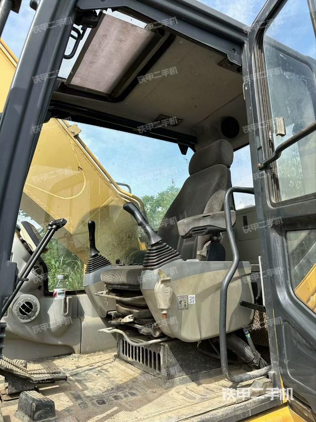 驾驶室顶部（整机外观）