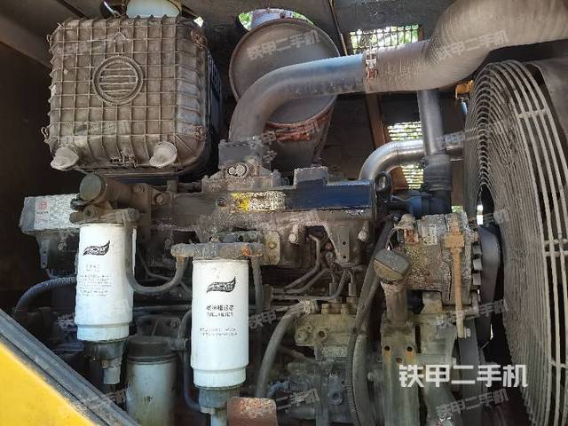 发动机右侧（整机外观及大件）