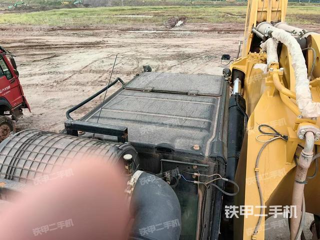 驾驶室顶部（整机外观）