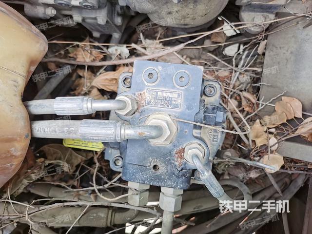 回转马达和主控阀（整机外观）