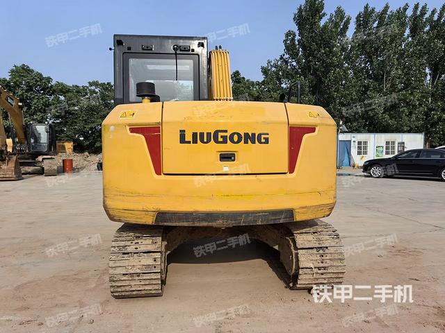 驾驶室顶部（整机外观）