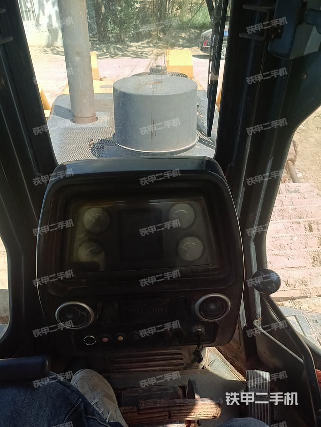 驾驶室操作台（设备外观及核心部件）