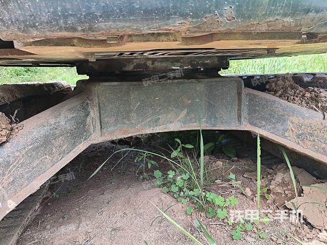 回转马达和主控阀（整机外观）