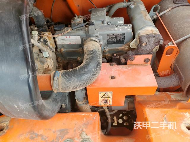 發(fā)動(dòng)機(jī)室（上車(chē)部件）