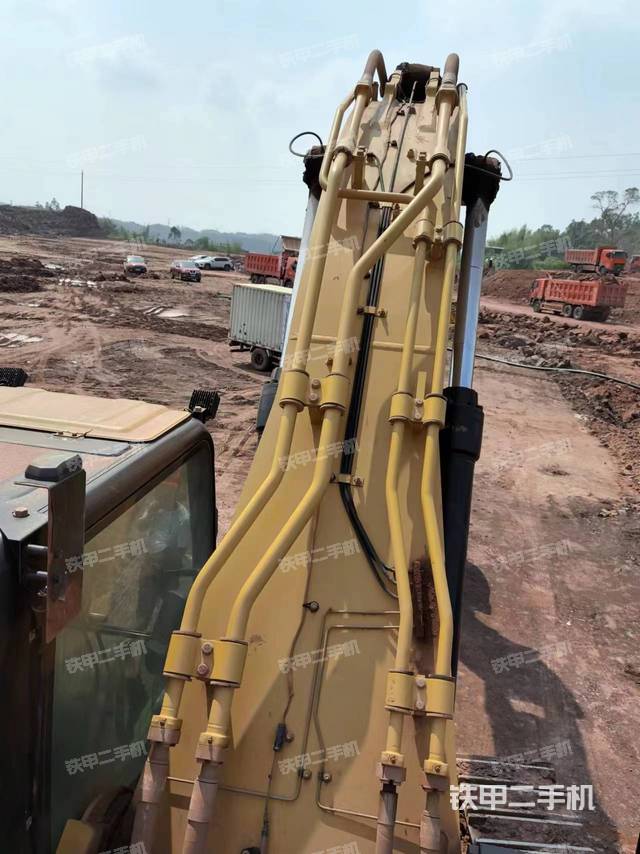 驾驶室顶部（整机外观）