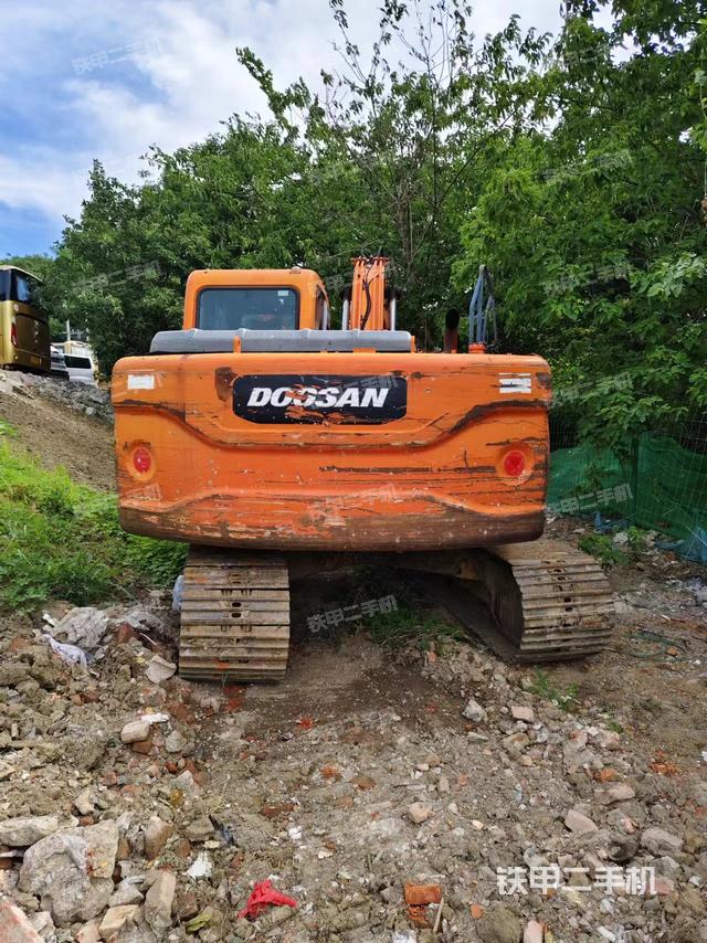 驾驶室顶部（整机外观）