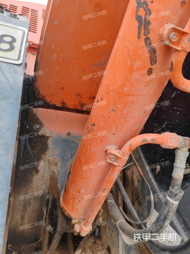 大臂根部?斜（工作和回轉(zhuǎn)裝置）