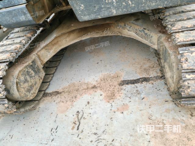 轉(zhuǎn)盤(pán)和下車(chē)架正前（工作和回轉(zhuǎn)裝置）