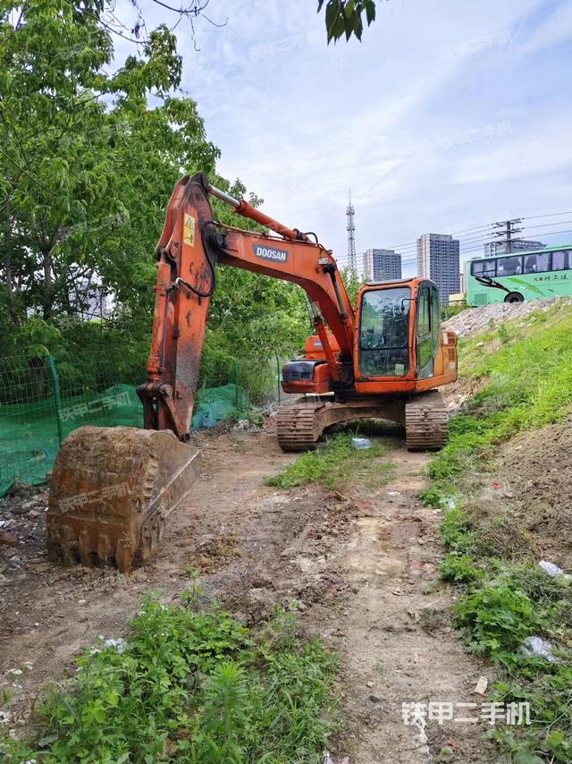 斗山DX150LC挖掘机