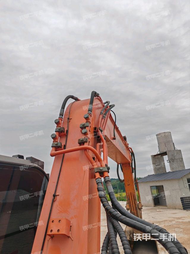 大臂背部俯視（工作和回轉(zhuǎn)裝置）