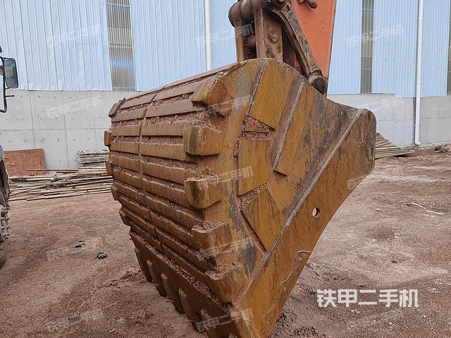 驾驶室顶部（整机外观）