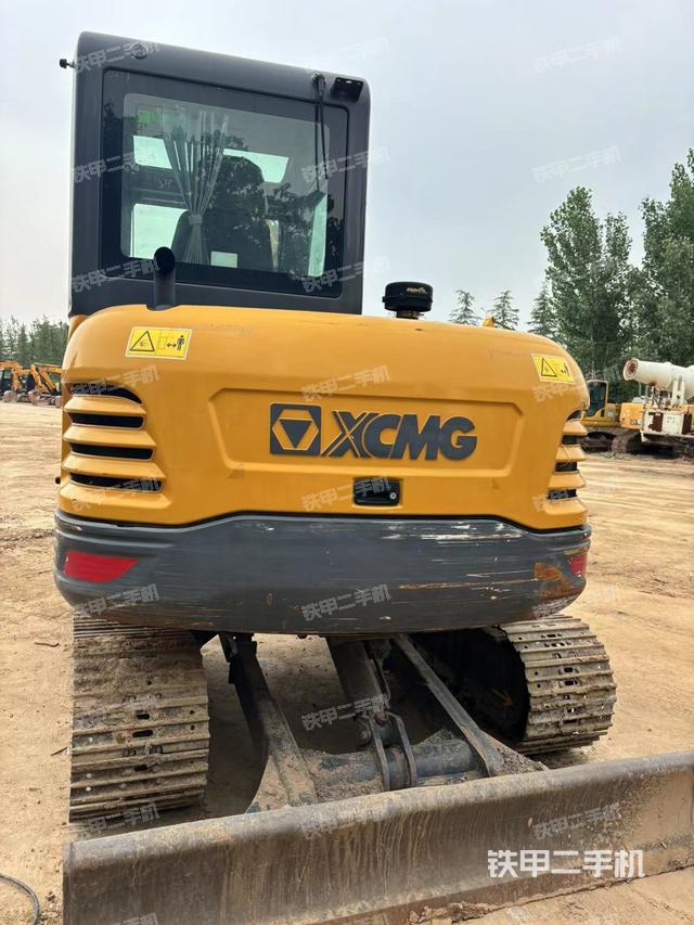 驾驶室顶部（整机外观）