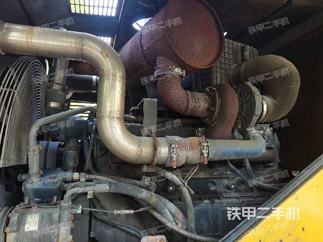 发动机左侧（整机外观及大件）