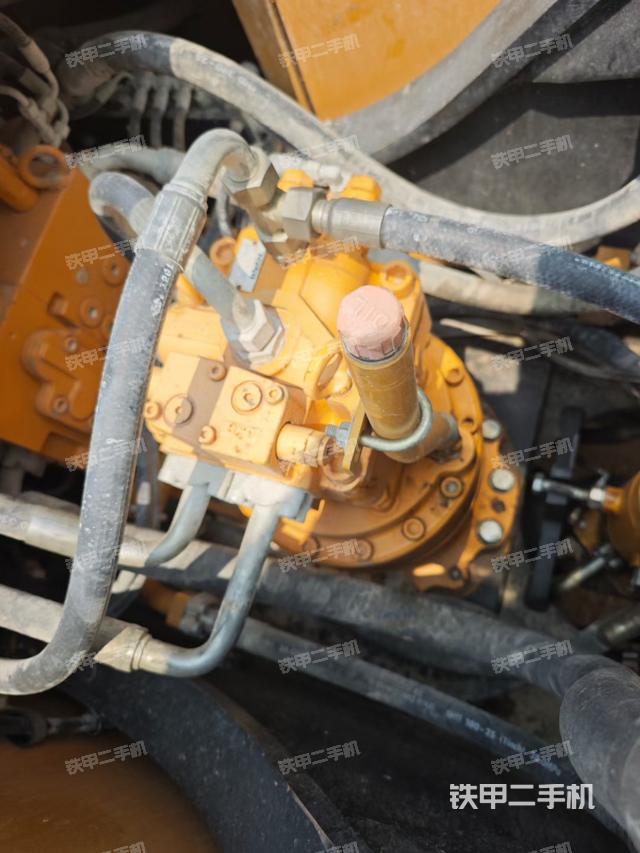 回转马达和主控阀（整机外观）