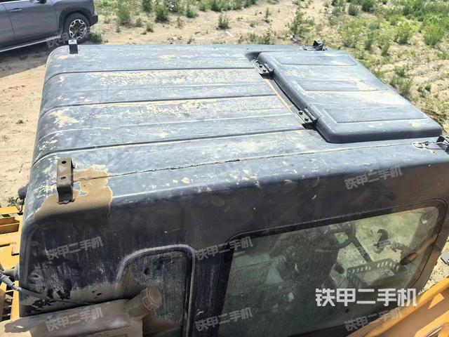 驾驶室顶部（整机外观）