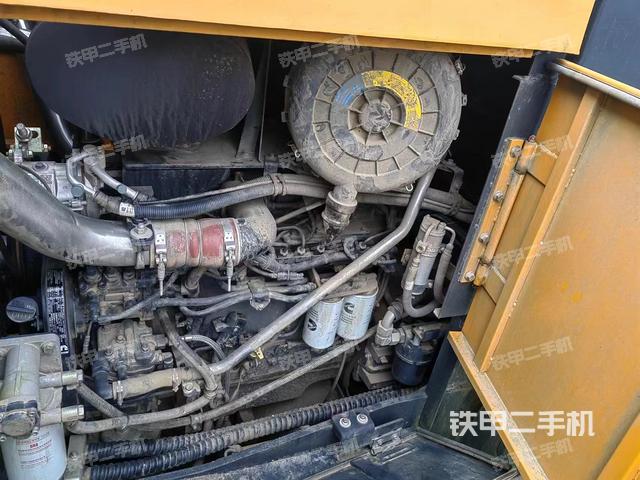 发动机左侧（整机外观及大件）