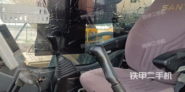 驾驶室整体（整机外观）