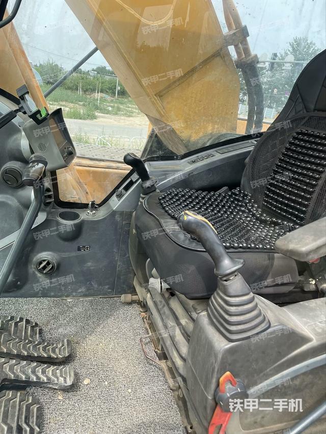 驾驶室整体（整机外观）