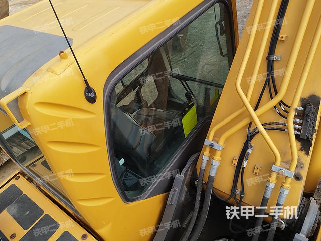 驾驶室顶部（整机外观）