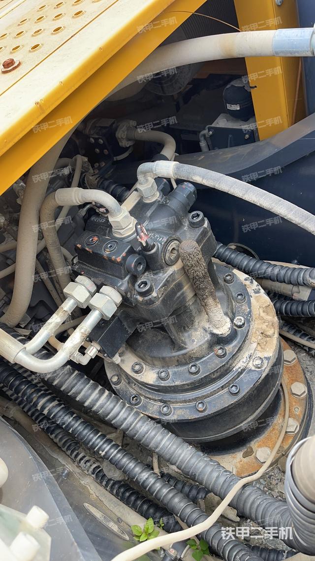 回转马达和主控阀（整机外观）