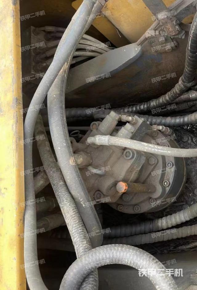 回转马达和主控阀（整机外观）