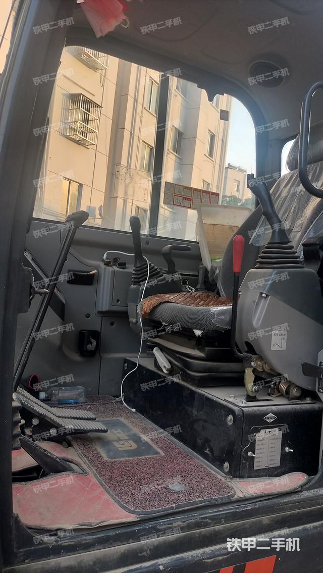 驾驶室整体（整机外观）