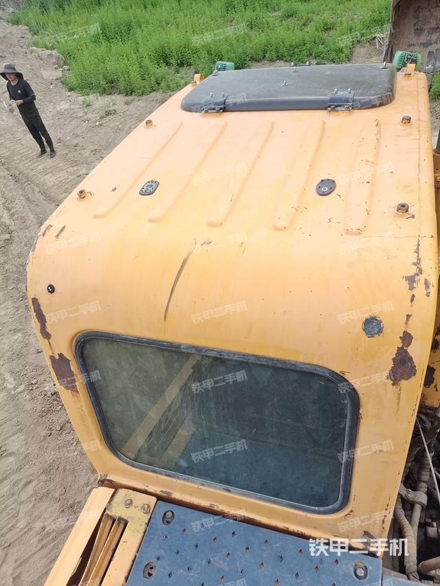 驾驶室顶部（整机外观）