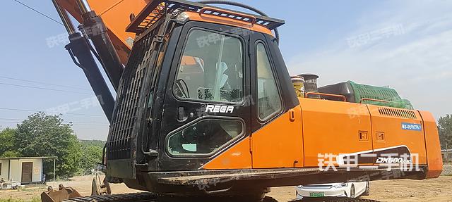 驾驶室整体（整机外观）