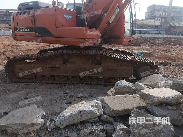 单侧履带整体（整机外观）