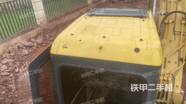 驾驶室顶部（整机外观）