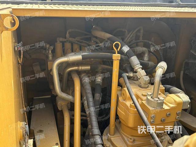 回转马达和主控阀（整机外观）