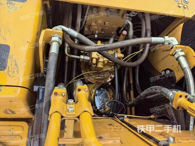 回转马达和主控阀（整机外观）