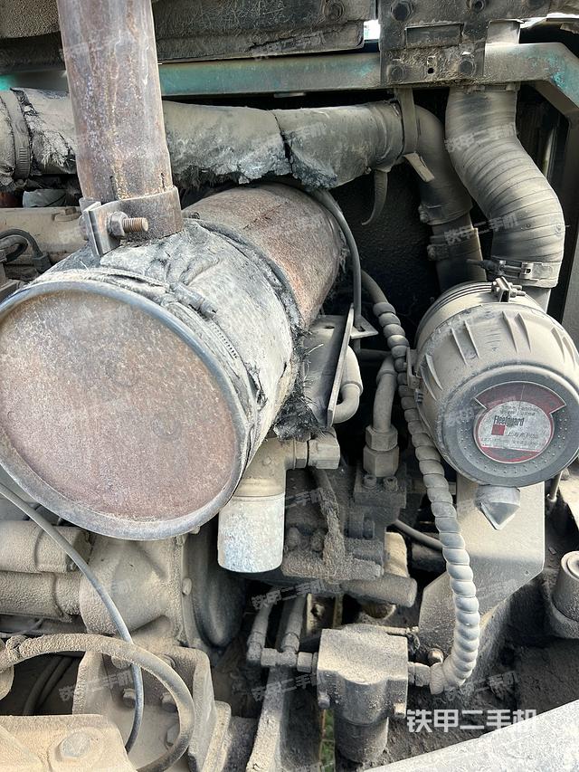 回转马达和主控阀（整机外观）