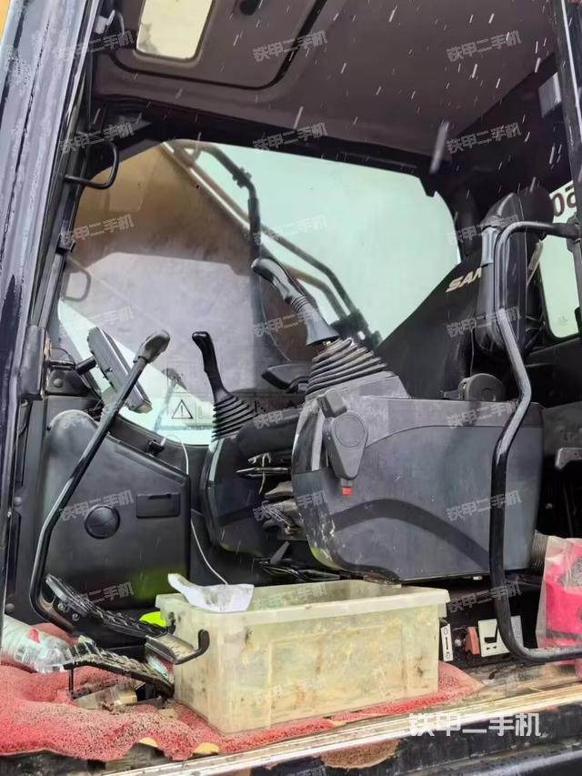 驾驶室整体（整机外观）