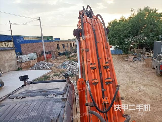 驾驶室顶部（整机外观）