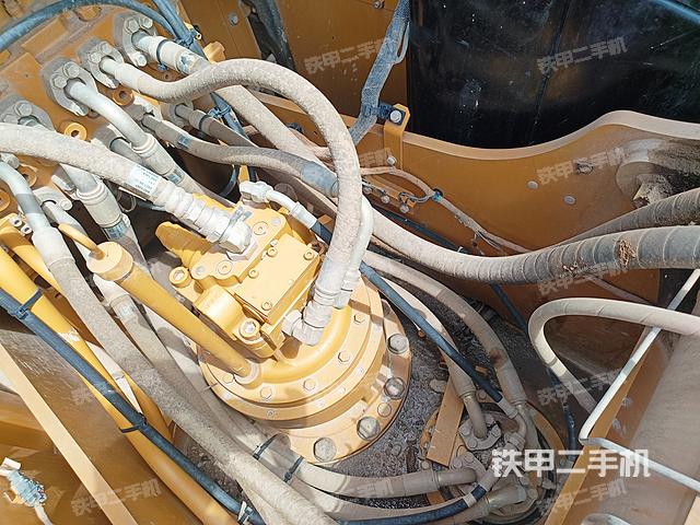 回转马达和主控阀（整机外观）