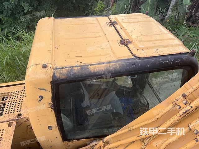 驾驶室顶部（整机外观）