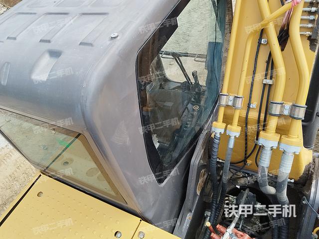 驾驶室顶部（整机外观）