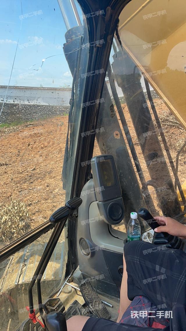 驾驶室整体（整机外观）