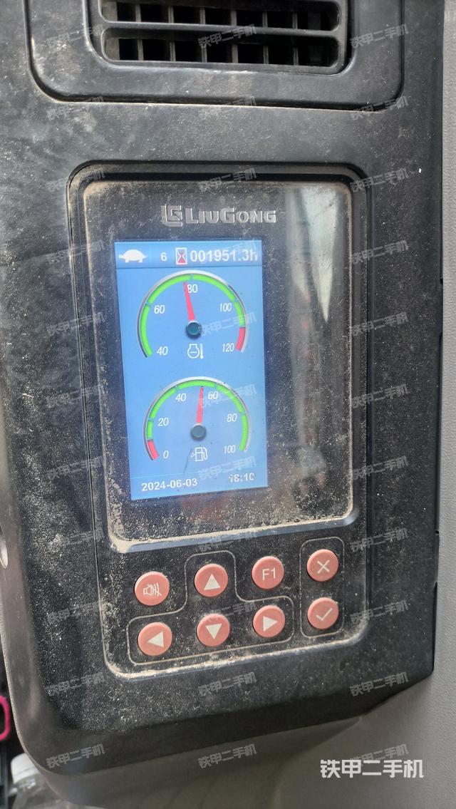 回转马达和主控阀（整机外观）