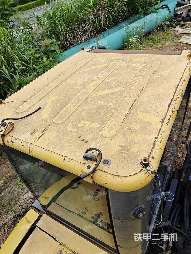 驾驶室顶部（整机外观）